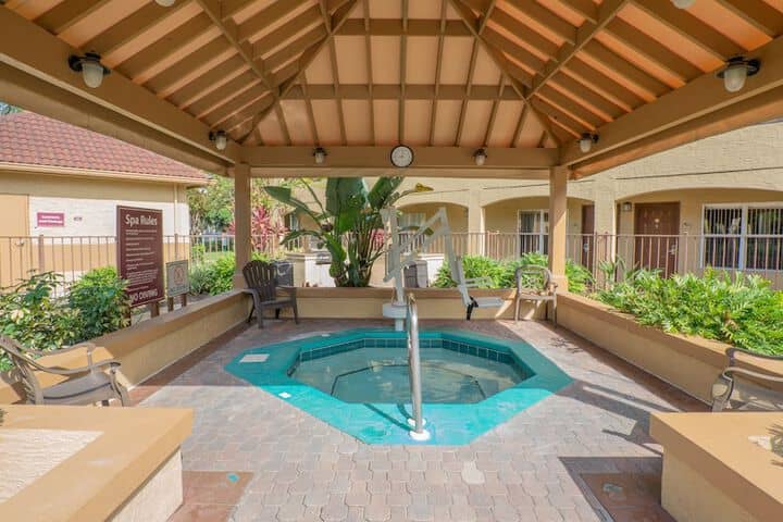 Outdoor spa tub