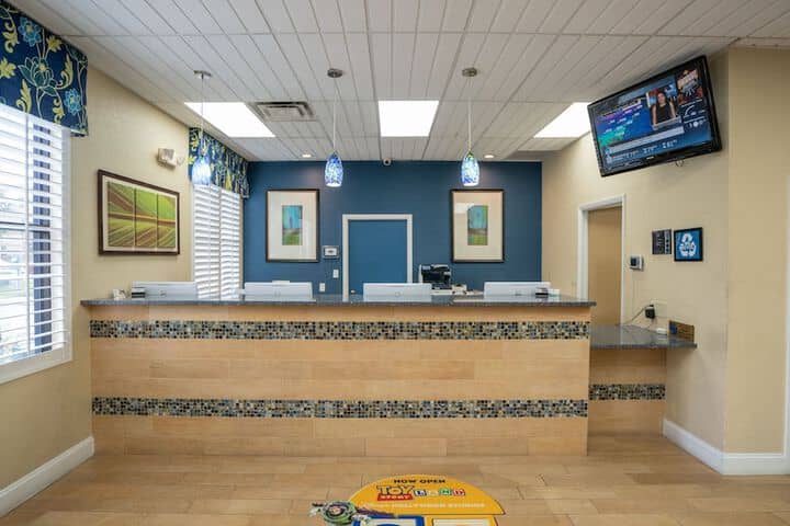 Check-in/check-out kiosk